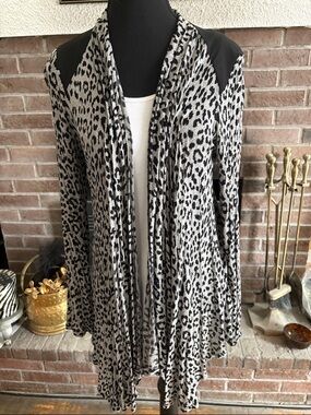 Pretty Good Black and Gray Leopard Draped Open Cardigan
